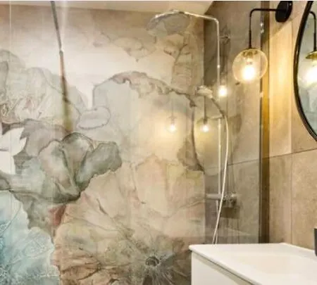 The Lady In Red - Romantique - Bail Mobilité *